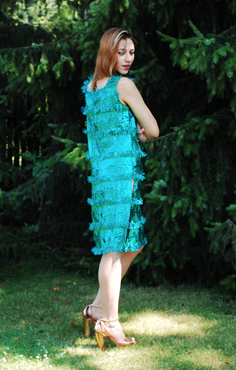 Sylwestrowa błyszcząca sukienka lata 90.