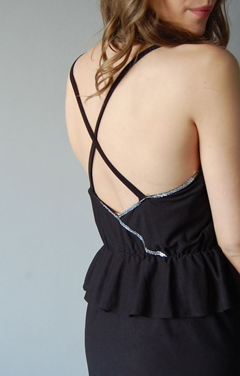 Sukienka czarna z cekinami lata 80.