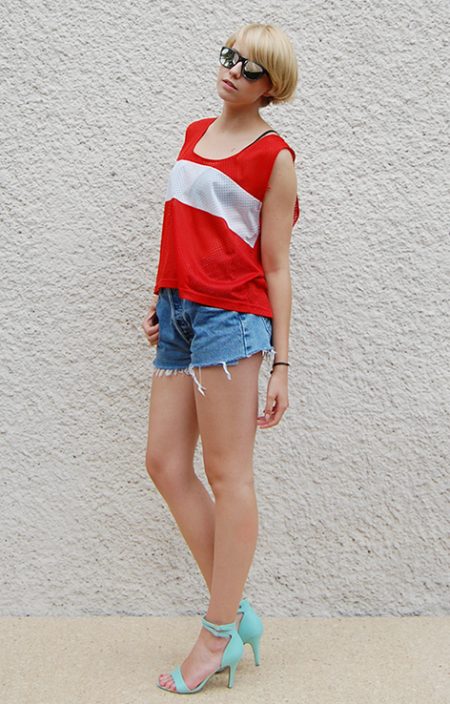 Biało czerwony siateczkowy top