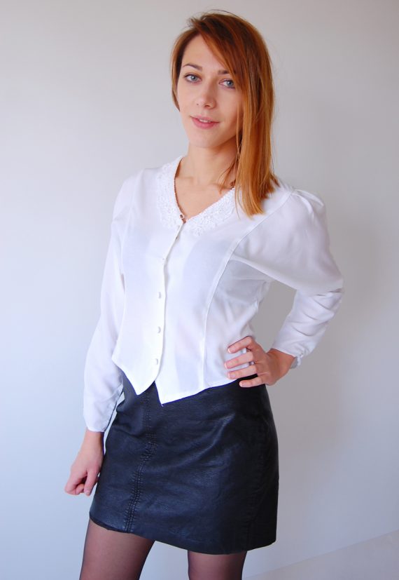 Bluzka z koronkowym kołnierzykiem