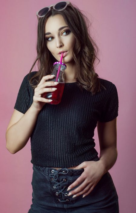 Krótki top ozdobiony koralikami