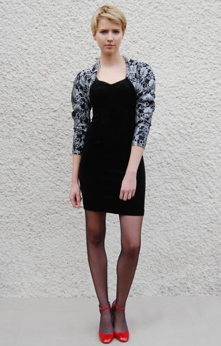 Aksamitna sukienka z koronką lata 90.