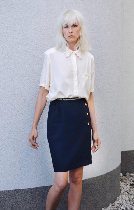 Ołówkowa grantowa spódnica ze złotymi guzikami