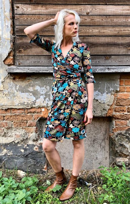 Kwiatowa sukienka Karen Miller