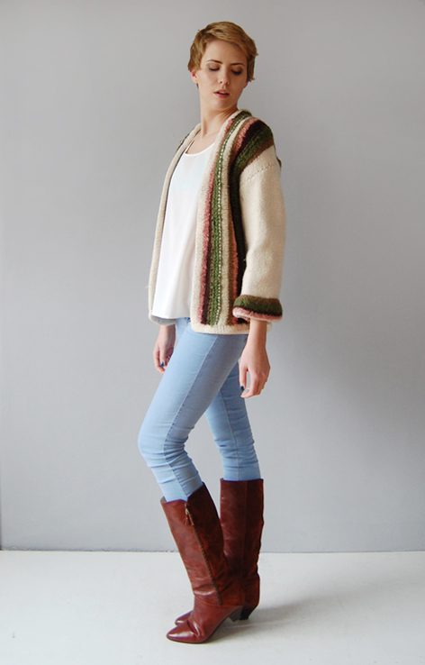 Sweter z wełny w kolorze ecu w pasy