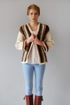 Sweter z wełny w kolorze ecu w pasy