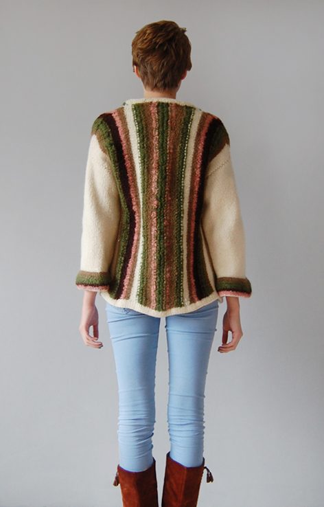 Sweter z wełny w kolorze ecu w pasy