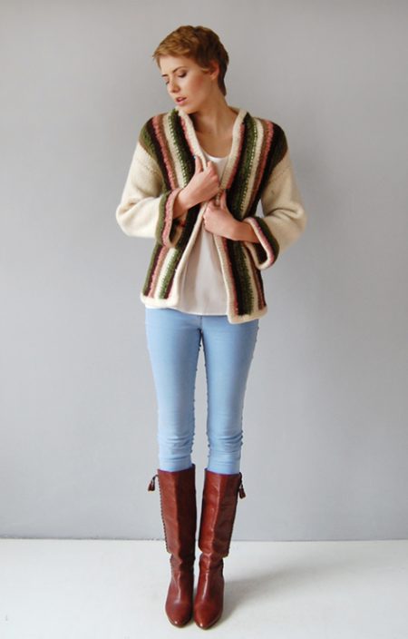 Sweter z wełny w kolorze ecu w pasy