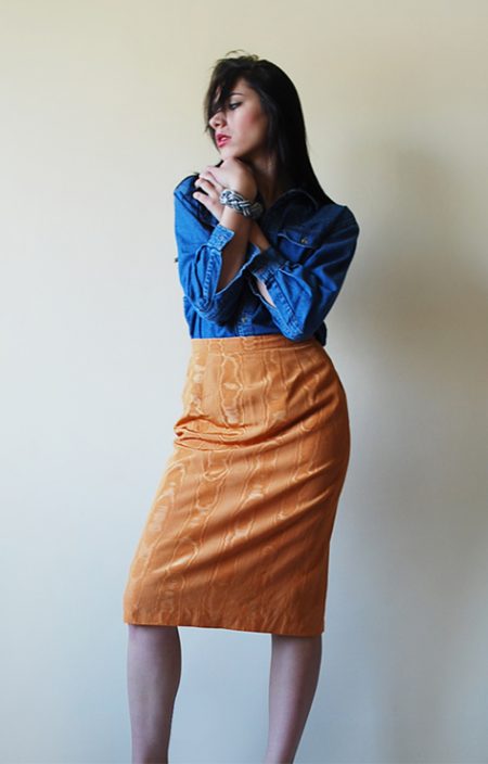 Ołówkowa spódnica z połyskującej tkaniny