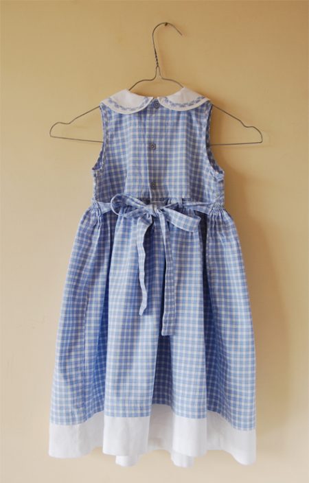 Sukienka w biało-niebieską kratkę z kołnierzykiem