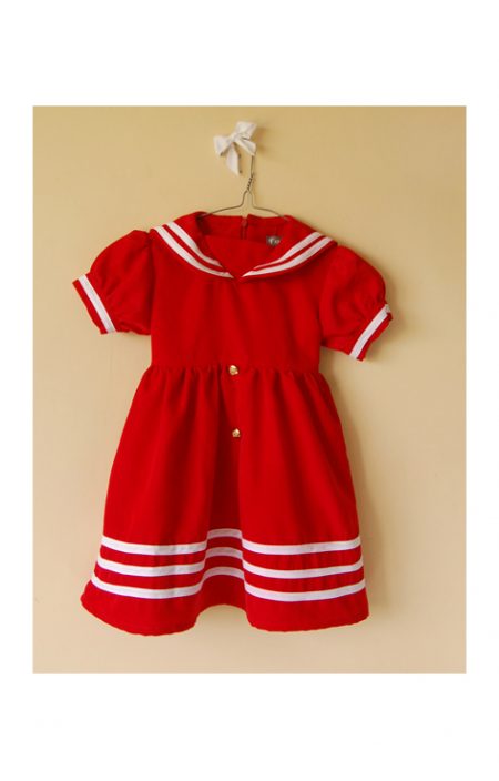 Czerwona sukienka w stylu marynarskim