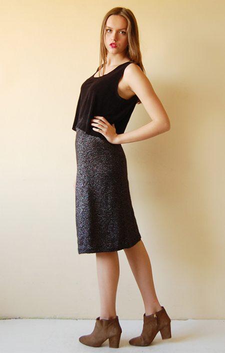 Czarna dzianinowa spódniczka przeplatana srebrną nicią