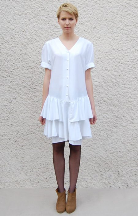 Biała wiskozowa sukienka z falbankami