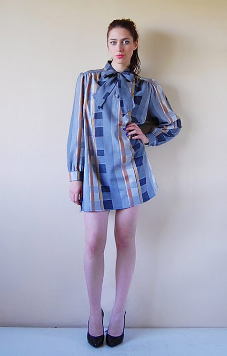 Sukienka w kratę z kieszeniami