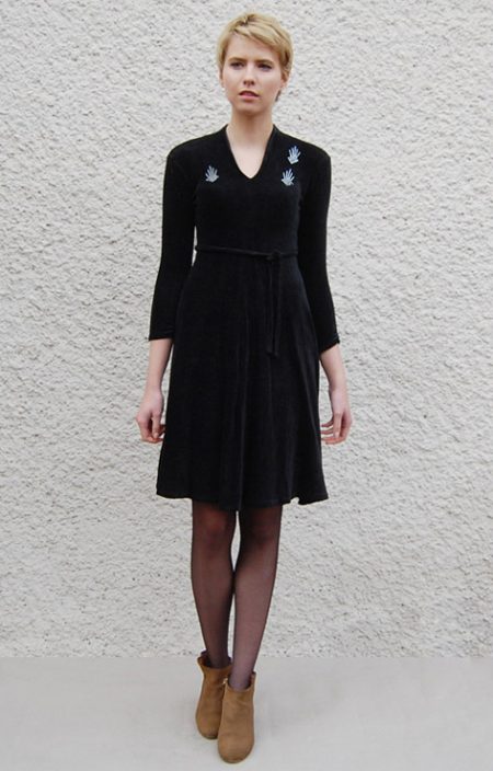 Czarna welurowa sukienka