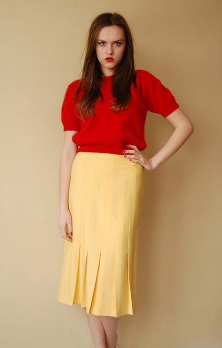 Żółta plisowana spódnica retro