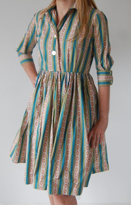 Rozkloszowana sukienka retro lata 60.