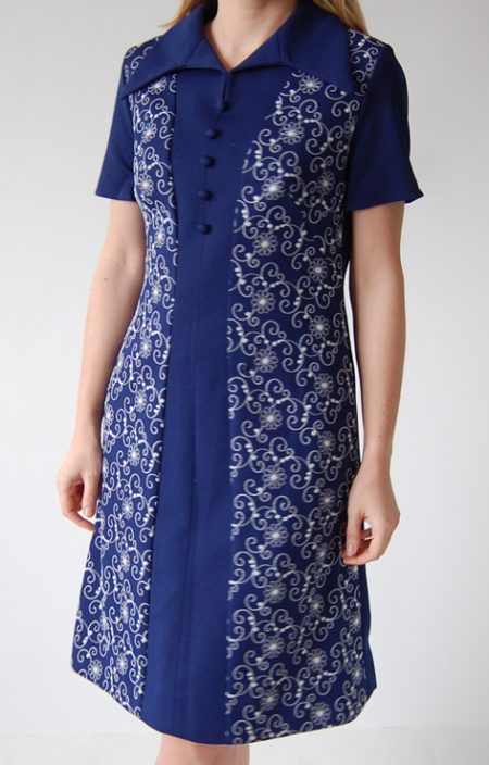 Retro haftowana sukienka z kołnierzykiem